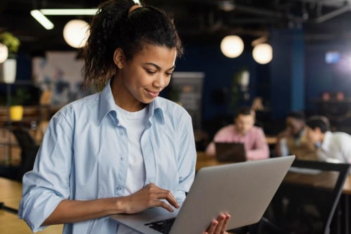 Mulheres avançam no mercado de trabalho, mas ainda ganham menos que os homens em Alagoas