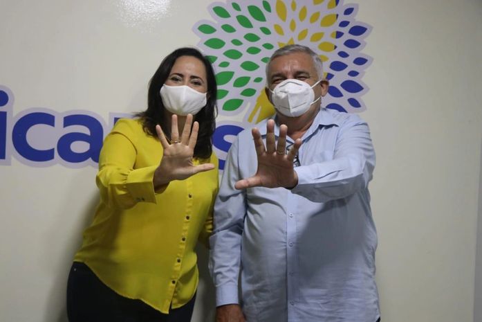 Fabiana Pessoa e Santiago da Farmácia