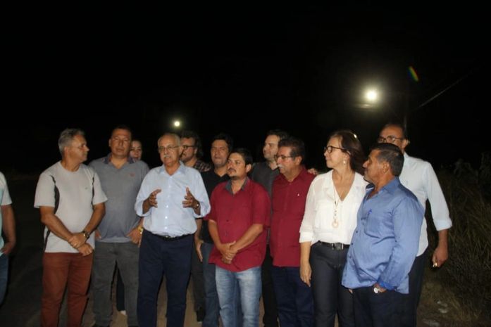 Prefeitura de Arapiraca leva iluminação à principal acesso da Vila Bananeiras