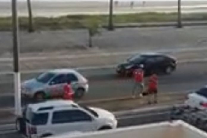 Vídeo mostra torcedor regatiano espancando azulino antes do clássico