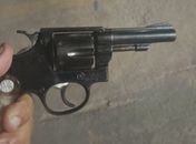 Homem é preso com arma e drogas em sede de torcida organizada