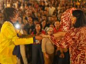 Gracinha Borralheira: Uma noite imersiva com solidariedade e gargalhadas do início ao fim