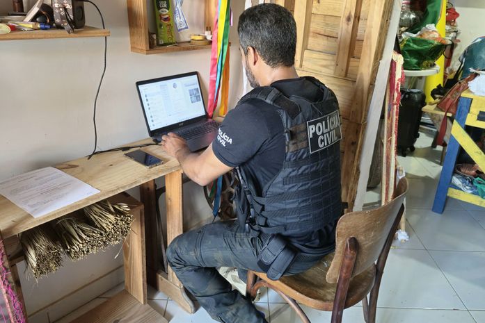 Jovem é preso e equipamentos são apreendidos em operação contra pornografia infantil em Alagoas