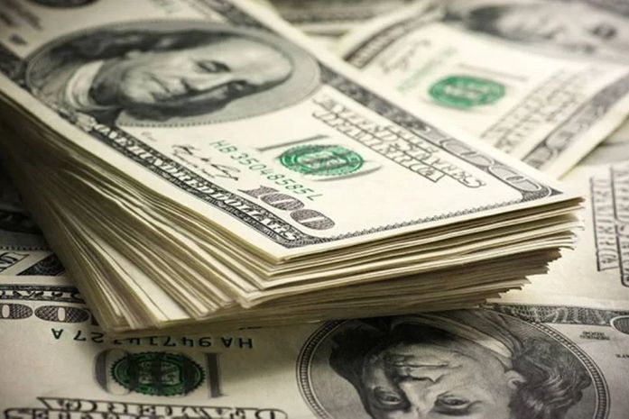 Dólar opera em alta após anúncio de Haddad na Fazenda