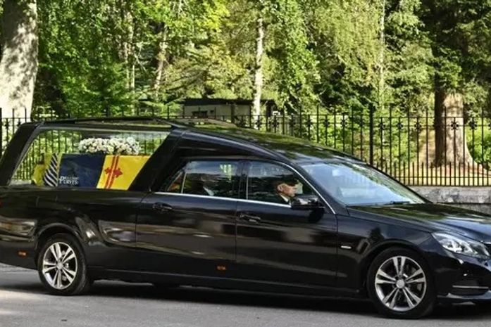 Elizabeth 2ª: caixão com corpo da rainha deixa Balmoral em cortejo fúnebre a Edimburgo
