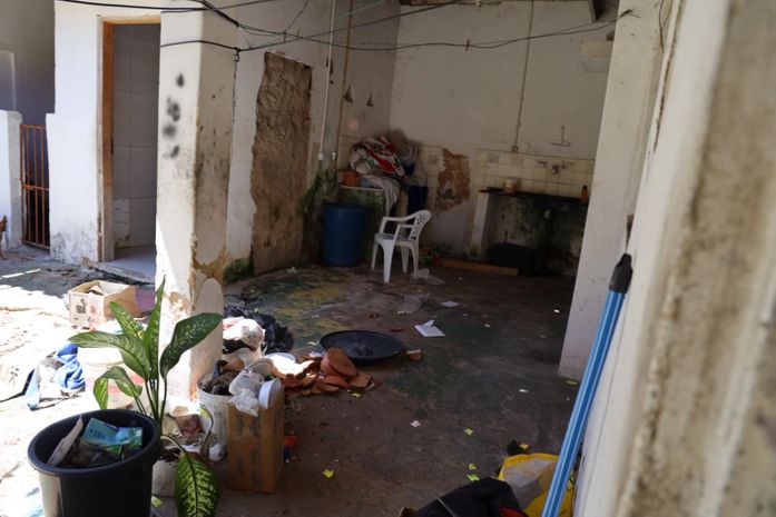 Quartos apertados, lotação máxima e poucos cuidadores são encontrados em abrigo de idosos de Maceió