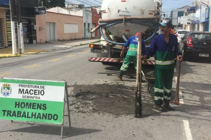 Seminfra flagra ligações de esgoto em galerias de drenagens