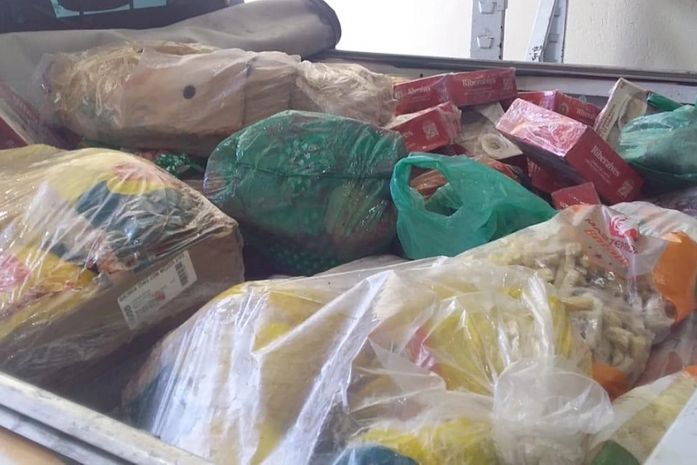 Dono de mercado é autuado e 450 kg de carnes bovina e suína, bacalhau, frangos e batatas são apreendidos