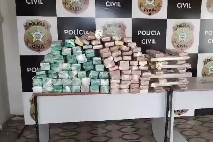 Vídeo: casal é preso transportando 160 kg de maconha em ônibus clandestino; droga é avaliada em R$ 250 mil