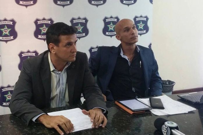 Delegado Ronilson Medeiros e perito criminal Edson Júnior em coletiva