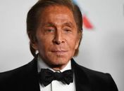 Morre Valentino, ícone da moda italiana, aos 93 anos