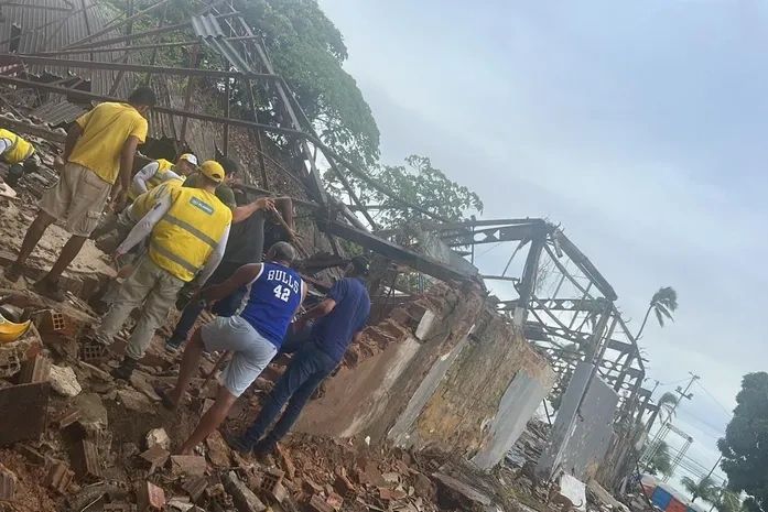 Desabamento de galpão em Jaraguá