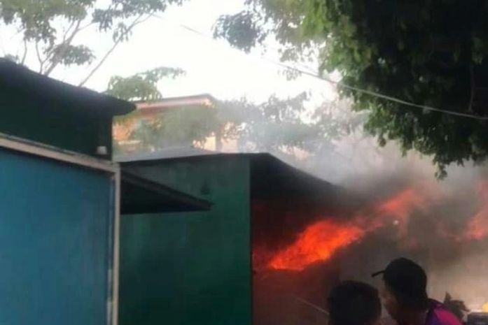 Incêndio atinge barraca de feirantes, em União dos Palmares