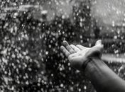 
A chuva é cheia de gotas de água e ela pode trazer uma doença chamada gripe. Diz o menino, de 4 anos.
