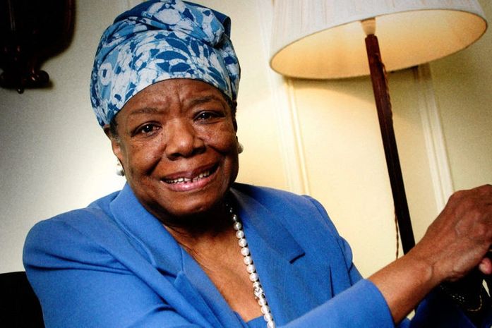 Eu me levanto. Acima de um passado que está enraizado na dor.
Eu me levanto.- diz *Maya Angelou.