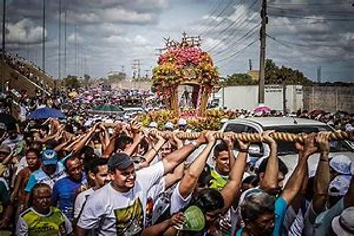 
Hoje é dia de celebrar  ‘Nazinha’, lá em Belém do Pará. Égua, mana,  que saudades!
