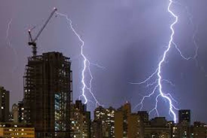 Saiba como proteger seus eletrônicos das quedas de energia