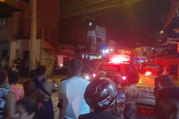 Jovem foi assassinado a facadas em rua do bairro do Jacintinho