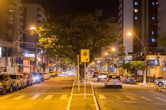 Amélia Rosa e Sandoval Arroxelas recebem nova iluminação em LED