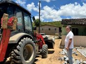 Prefeito de Branquinha acompanha avanço das obras de pavimentação no Caipe - zona rural do município