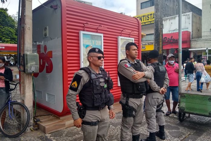 Militares do 3° BPM e alunos do CFAP intensificam policiamento no Centro de Arapiraca