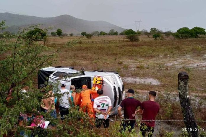 Capotamento foi registrado na tarde deste domingo (17)