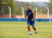 Meia Daniel Costa em atividade no CT Gustavo Paiva