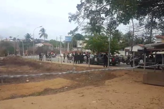 Militar capota viatura e tenta suicídio em via pública; veja vídeo