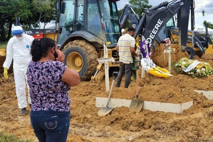 Há 16 dias com média de mortes acima de mil, Brasil supera 230 mil óbitos