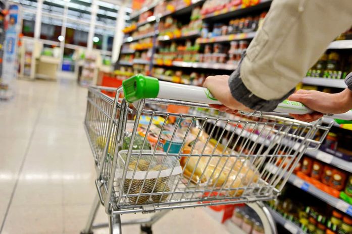 Feirão do Imposto comercializa itens sem tributos, em Maceió