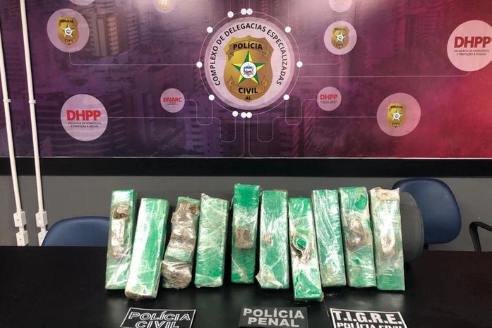 Dois homens são presos e autuados em flagrante com 10 quilos de maconha