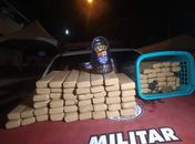 Polícia apreendeu 70 tabletes pesando 1kg de maconha cada um.
