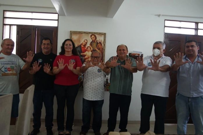 Família de Zé Baixinho declara apoio à candidatura de Fabiana Pessoa