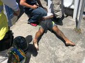 Homem é preso e menor é apreendida após invadirem ônibus escolar com crianças; Veja vídeo