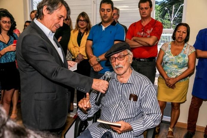 Escritores contemplados em edital lançam livros de poesias