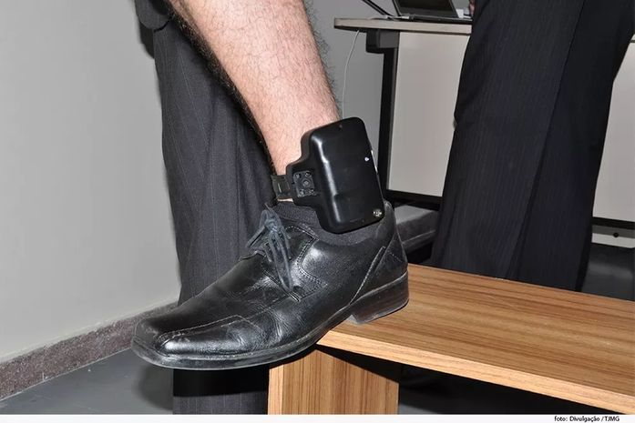 Tornozeleira eletrônica