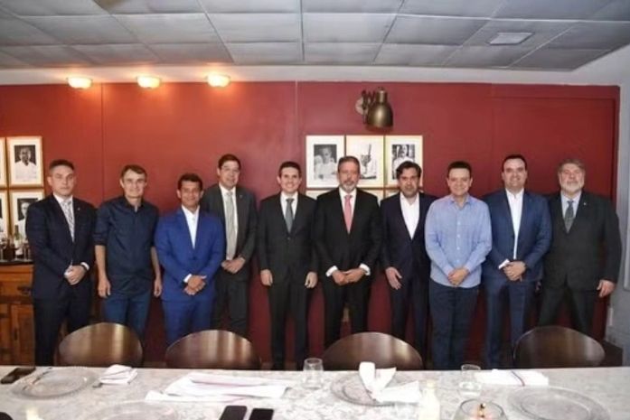 Hugo Motta (à esquerda de Lira na foto) recebeu o presidente da Câmara em celebração de aniversário