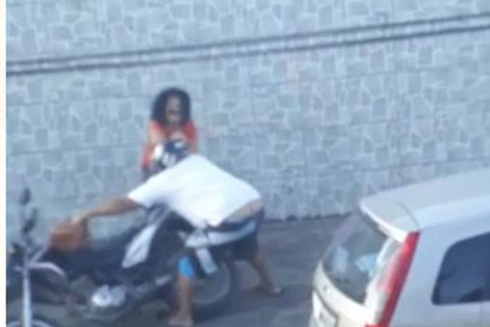 Suspeito foi preso quando tentava fugir de outro assalto no bairro da Ponta Verde.