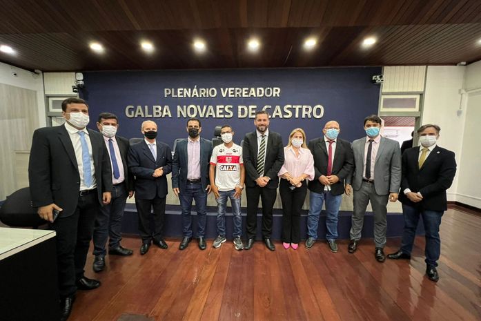 "Ainda estou meio aéreo", diz mototaxista que salvou idosa do VLT; ele será homenageado na Câmara