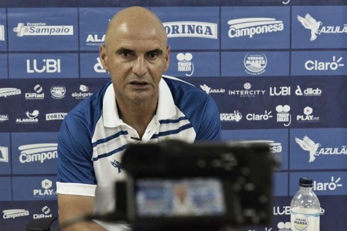 Técnico interino do CSA, sobre vitória contra o Cruzeiro, explica ponto visto como principal
