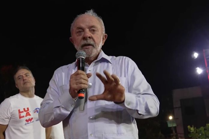Lula mira bets, critica banqueiro e reforça parceria com aliados em ato em Maceió