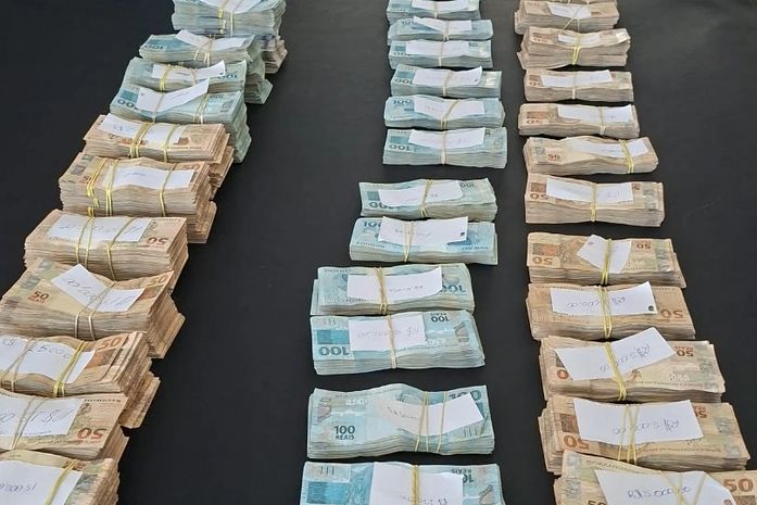 Operação apreende mais de R$ 800 mil em espécie, dólares, euros e veículos em AL e outros três estados