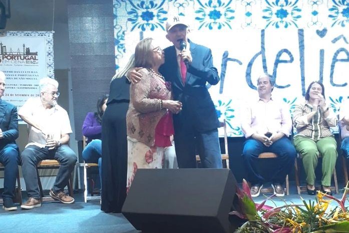 Uma cantora tão talentosa assim, pode se apresentar em qualquer lugar do país, até no exterior- afirmou o prefeito de Barra de São Miguel, Benedito de Lira