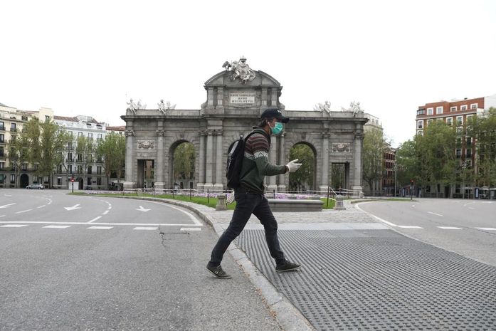 Espanha registra mais de 200 novas mortes diárias por covid-19