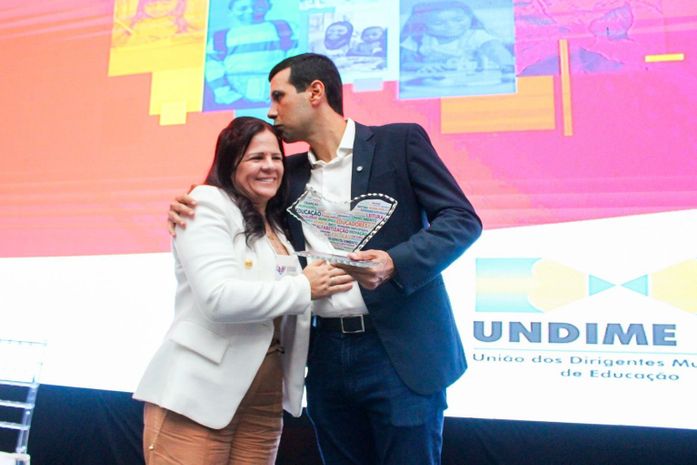 Barra de Santo Antônio é reconhecida com Prêmio de Honra ao Mérito Educativo em Evento da UNDIME