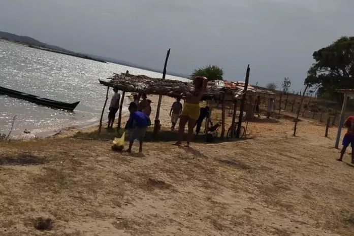 Bombeiros fazem buscas para localizar homem que desapareceu no Rio São Francisco em Igreja Nova