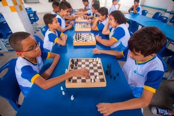 Alunos da rede municipal desenvolvem habilidades com aulas de xadrez