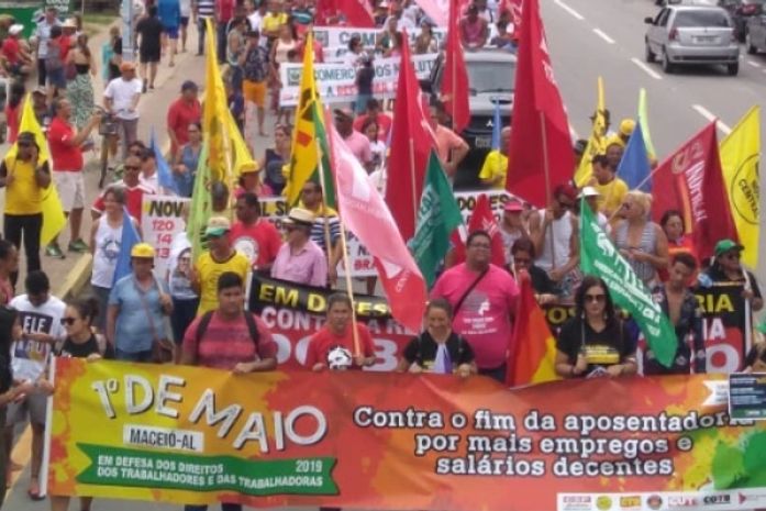 Protesto marca o Dia do Trabalhador em Alagoas.