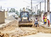 Prefeito Júlio Cezar visita obras de pavimentação da comunidade Edval Gaia