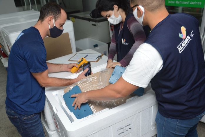 Alagoas recebe 104.490 doses de vacinas e distribuição para os municípios começa nesta sexta-feira (25)